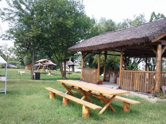 Hotel Wels Băltenii de Sus Eksteriør bilde